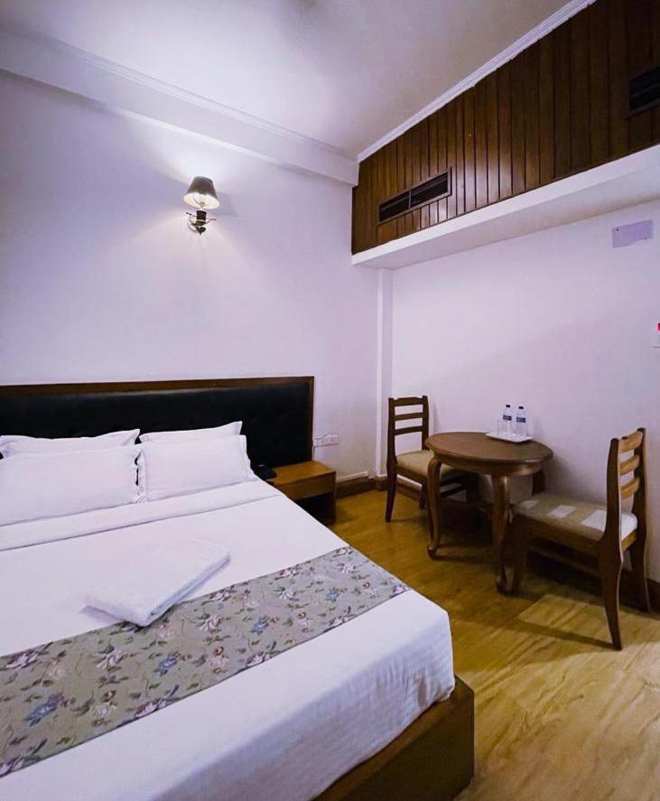 Hotel Tragopan Dimāpur エクステリア 写真